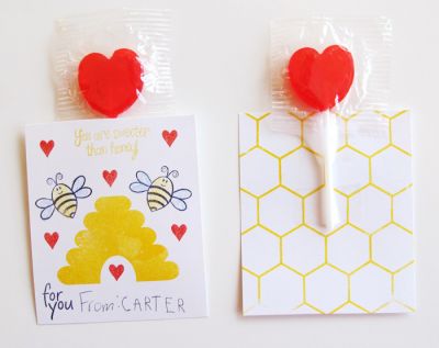Bee Valentine Card
My daughter ,Cassidy designed and made 25 of these for my son to take for his Valentine card exchange party.
Keywords: hive4bees background4bees