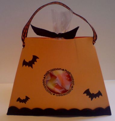 Free Purse - Halloween Candy Holder
This is what I came up with from the free pattern that Stephanie gave us this morning.  I have filled the clear bag with candy corn - yum..........
Keywords: Thanks2Fall - Purse Template