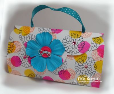 Spring Handbag
Ohhh Bright and Cheery.........check out the inside!
Keywords: Mums2stamp