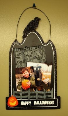 Spooky Day!
I picked up this metal board at the :"M" store and then altered it with pictures, stamps and a Tim Holtz embossing folder. I also used a double embossing method with the folder
Keywords: spook2scare solids4Halloween