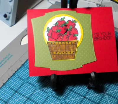 Used the cupcake bottom & the Quick2Border set to get the container for the apples...exciting stuff when your thoughts come together! Learning to work with Copic pens.
