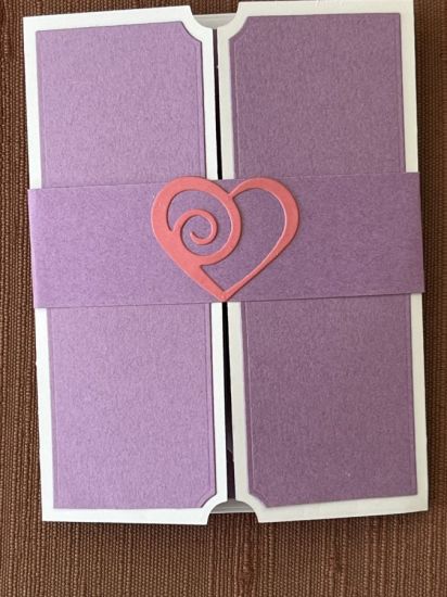 IMG_6365
Keywords: Gate Fold Peek-a-Boo Card Die, Spring Basics paper pad, FancyHearts&Spiros die, orchid cardstock