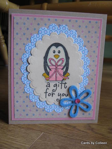 A gift Penguin
Stamped, colored with copics and cut out with nestabilities and cuttlebug
