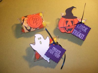 Halloween treats
I use the clear pillow boxes and added the stamped ghost and pumpkin whiched I cut out after ai stamped them. I also used the thanks2fall stamps on these also.
