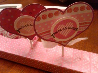 "You're So Sweet" Suckers
I gave the sentiment an arc in order to fit my punched circle
Keywords: icons4us hearts2love