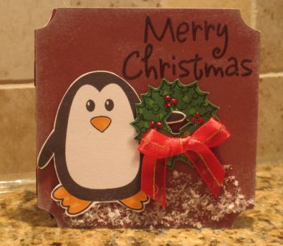 Penguin with Wreath/ Gift Card
I used Polar White flower soft for a snowy base, but it would have looked better on white...
