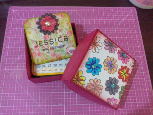 Calendar in box
I used flower2doodle for my cover of the box and i add in some colours by using a normal magic pen , basic4abc for the front page of my calendar album, and added glossy ascent on it, looks great! This is for my friend JESSICA. Hope you like it! 
Keywords: flower2doodle basic4abc calendar2build
