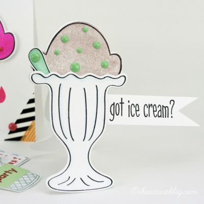 Mint Chocolate Chip
Here's my take on a ZERO calorie Mint Chocolate Chip Ice Cream Sundae!
