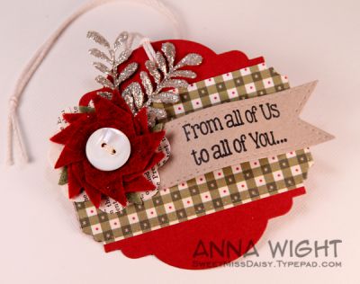 Pinwheel Poinsettia
I used four layers of felt (1 green and 3 red) and the small pinwheel die to create the flower on this tag.
