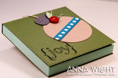 Post-it Note Holder
I used the Dot Border die to decorate a circle die cut, so it resembles a holiday ornament. It was a great embellishment for a Post-it Note holder! :)
