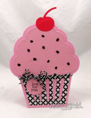 *Chocolate Chip Cupcake
Keywords: Sizzix Cupcake Fold-it