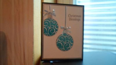 http://cricutwhenican.blogspot.com/2014/09/tis-season-24-tts24.html
Gradual ombre effect by using two inks also using silver embosing powder and a pop of black
