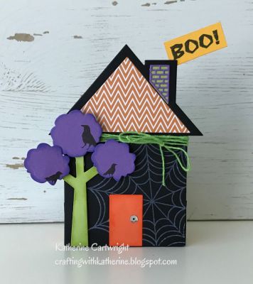 Front of Halloween Fold It Box
Keywords: HandleBoxDieandMiniHandleBoxDie solids4Halloween web4us