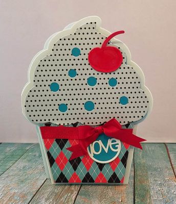 Cupcake love
cupcake fold it card die set. sizzix word circle #2. tsol papers
