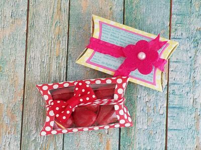 mini
mini pillow box die..... tsol papers and embellishments
