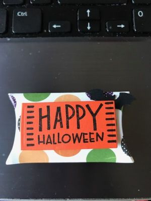 Mini Halloween Pillow box
Used Mini Pillow box die 
