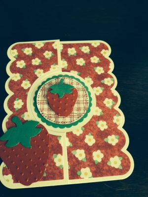 Strawberry circle flip it thank you card outside view
