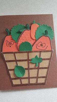 Halloween or Fall card
Used the strawberries to make pumpkins and basket die.
