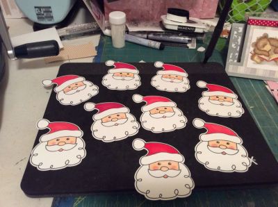 Santa' s
Making these for some of the cards for my kindergarten class.
