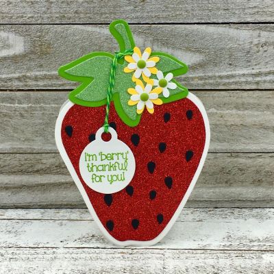 Berry Sweet
Strawberry Fold-it, strawberry2stamp, Mini Tag Dies, Mini Flower Dies, TSOL papers and ink
