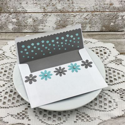 Scallop Envelope Liner
TSOL envelope, Mini Flower Dies, TSOL papers
