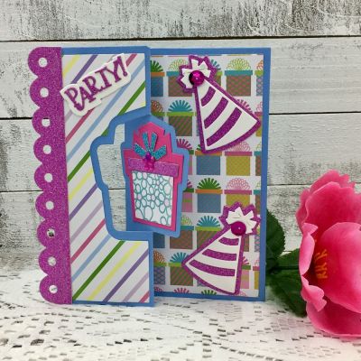 Party
Gift Drop-in Flip Card Die, Sizzix Triplits Party Hat, Sizzix Edgelits Scallops and Zigzags, TSOL papers
