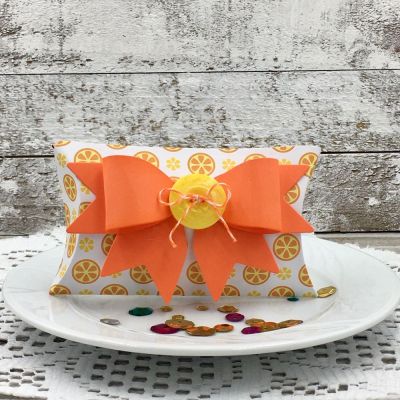 Extra Large Bow Die on Pillow Box 
Extra Lg. Bow Die, Pillow Box Die, TSOL Papers
Keywords: PillowBox