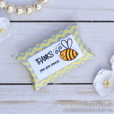 Mini Pillow Box - Bee
Mini Pillow Box Die, Minitags2cut, Sizzix Window Stamps & Dies (Bee)
