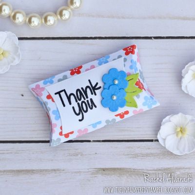 Mini Pillow Box - Flowers
Mini Pillow Box Die, Mini Flower Dies, Sizzix Tags & Words, Sizzix Oval Flip-its Die Set (leaves)
