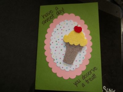 Happy Birthday Card
I used paper and a felt ice cream cone from the June 2016 card kit in addition to the 3-D Drop-ins Framelit card die set and the Sizzix Ice cream cones & bars stamp set to make this sweet summery birthday card.
