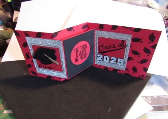 Behind the middle section is a pocket to insert a gift card and/or money.
