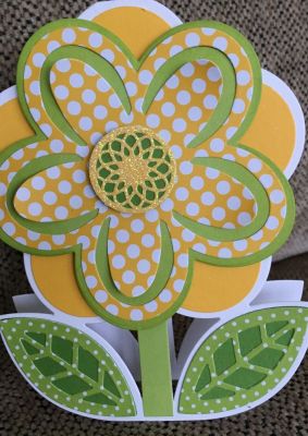 Yellow Flower
Sizzix Flower Fold-it Card, TSOL Patterned paper and cardstock
