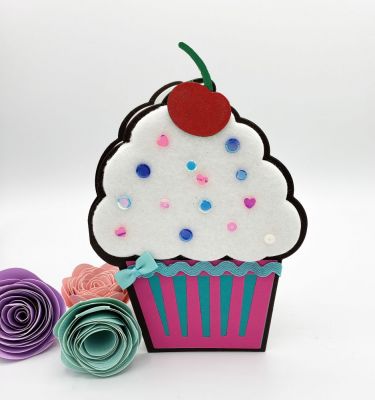 Birthday cupcake
Keywords: Cupcake fold-it