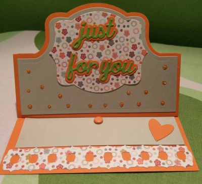 Sizzix Royal Stand-Ups Card
A quick card to accompany a gift to cheer up a friend whose house sale just fell through... Let's hope it works! :)
Keywords: Royal Stand-ups