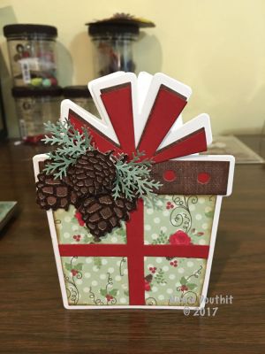 Pine Cone Gift Card 
Keywords: Fold-It Gift