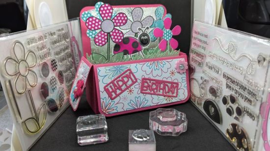 Birthday flower box
Bright, happy birthday card
