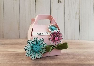 Keywords: Flowers That Wow, Handle Box Die