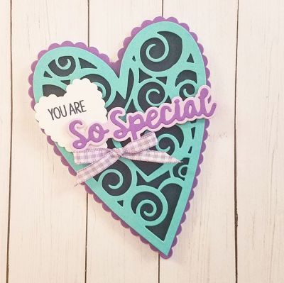Keywords: Sizzix Scallop Heart Fold-it, So Special Dies