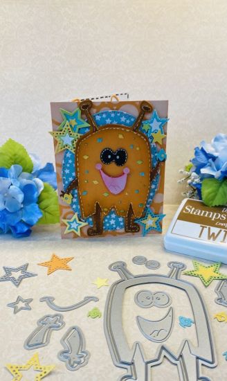 Monster Fold-it
Monster Fold-it, dotted stars dies,  Little Peeps dog stamps and dies
