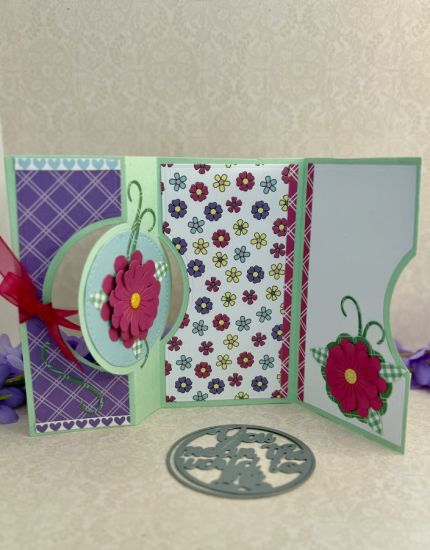 Circle Word dies (You mean the world to me)
Keywords: This card has a secret panel & coordinates with the HSN item