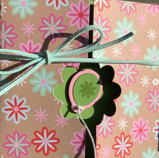 Keywords: gate fold A2 flower balloon card kit
