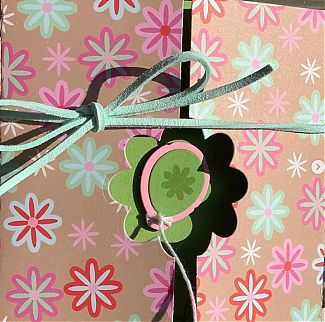 exterior_gate_fold_flower.jpg