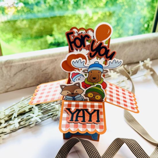Keywords: 5x7 scallop box card die