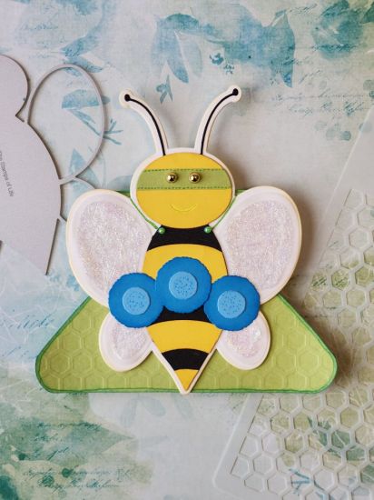 Superhero Bee
Using the Bumblebee Fold-It I turned him into a Superhero by adding a handmade cape and mask out of Kiwi paper. The cape was also embossed using the Mini Hexagon stencil included with the Fold-It. 
Keywords: Bumblebee Fold-It Deckle Edge Shape Bundle Flowers Superhero Mini Hexagon Stencil