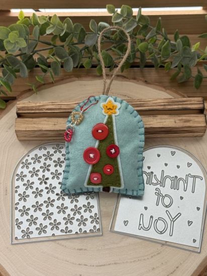 ornament
Keywords: wool felt, Christmas Add-On Dies
