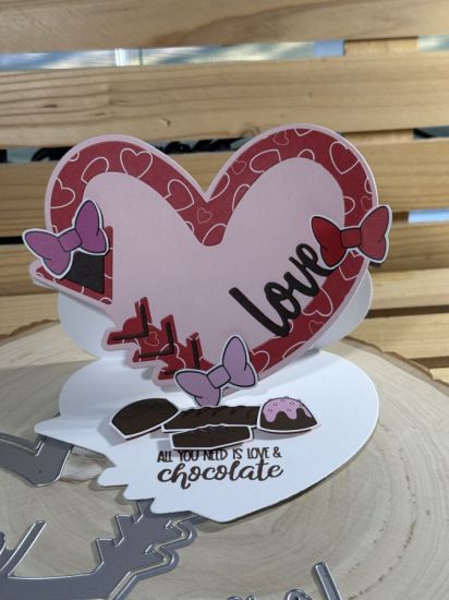 Keywords: stand up, chocolate, love