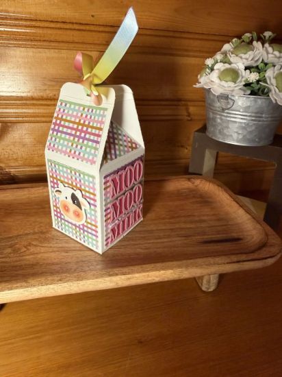 Keywords: milk carton, cow