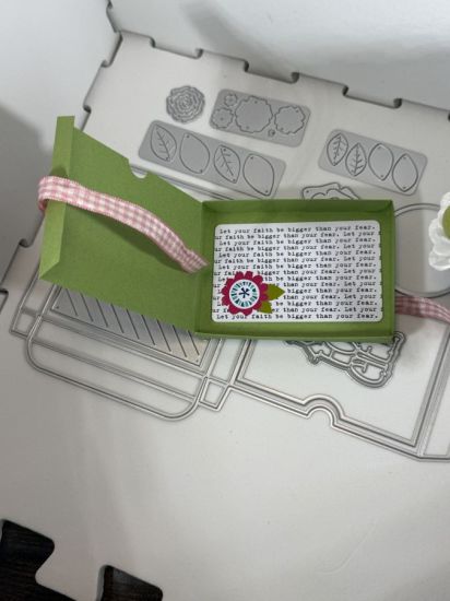 Keywords: box gift card