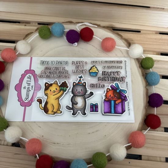Keywords: cats birthday cupcake present
