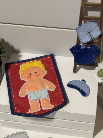 Keywords: wool felt paper doll